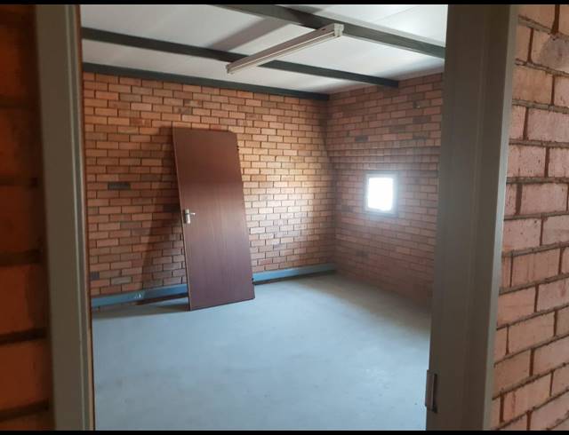 525M² WAREHOUSE TO LET IN BRENTWOOD PARK